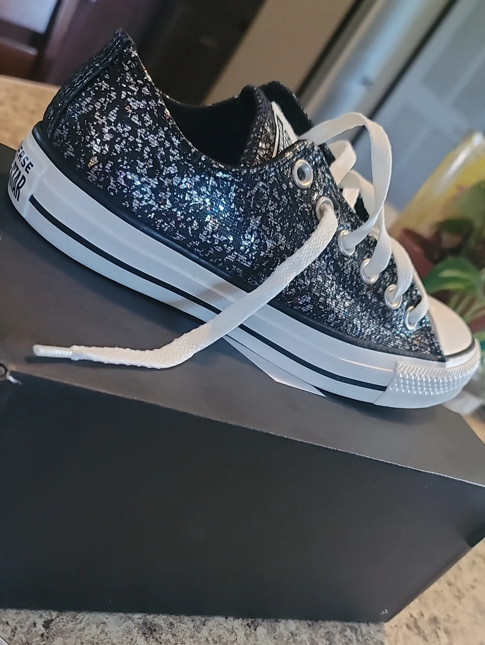 Converse  6.5 Glitter Low Top Sneakers in Black and White
